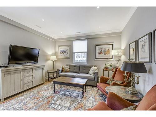 205-2 King Street W, Dundas, ON - Indoor Photo Showing Living Room