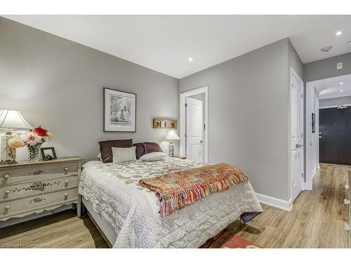 205-2 King Street W, Dundas, ON - Indoor Photo Showing Bedroom