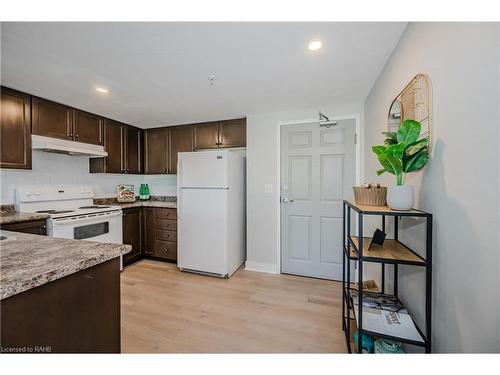 307-60 Lynnmore Street, Guelph, ON - Indoor Photo Showing Kitchen