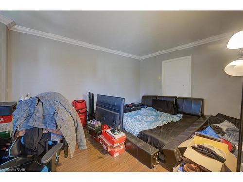 17 West 3Rd Street, Hamilton, ON - Indoor Photo Showing Bedroom