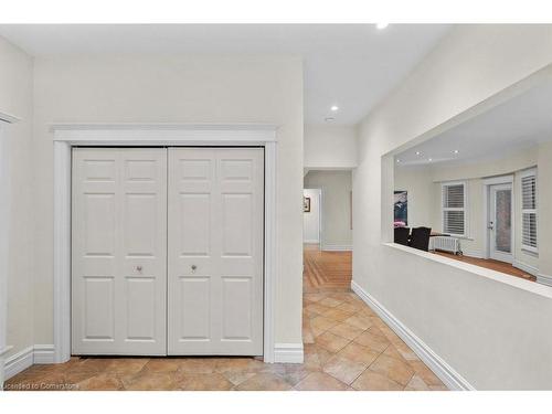 15 Freeman Place, Hamilton, ON - Indoor Photo Showing Other Room