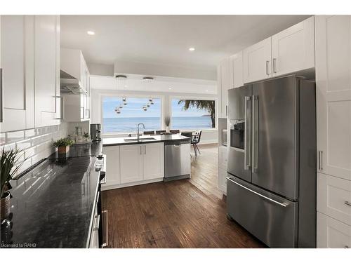 2952 North Shore Drive, Lowbanks, ON - Indoor Photo Showing Kitchen With Upgraded Kitchen