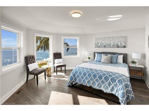 2952 North Shore Drive, Lowbanks, ON - Indoor Photo Showing Bedroom