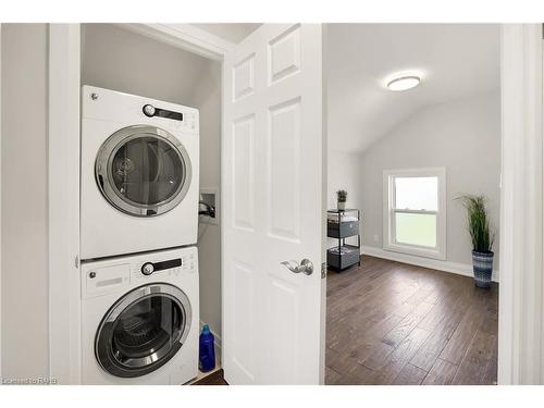 2952 North Shore Drive, Lowbanks, ON - Indoor Photo Showing Laundry Room