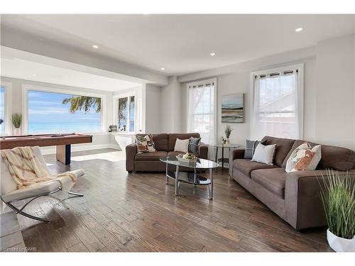 2952 North Shore Drive, Lowbanks, ON - Indoor Photo Showing Living Room