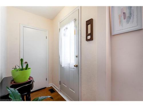 204 Parkdale Avenue S, Hamilton, ON - Indoor Photo Showing Other Room