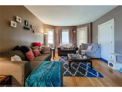 11 Carlton Street, St. Catharines, ON - Indoor Photo Showing Living Room