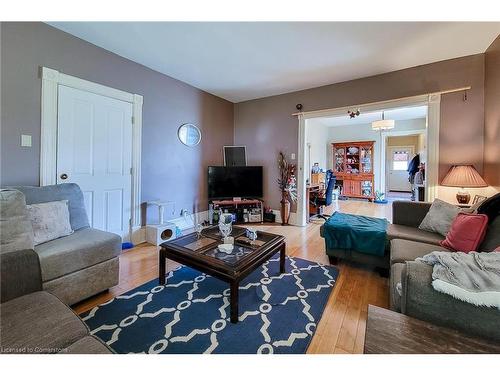 11 Carlton Street, St. Catharines, ON - Indoor Photo Showing Living Room