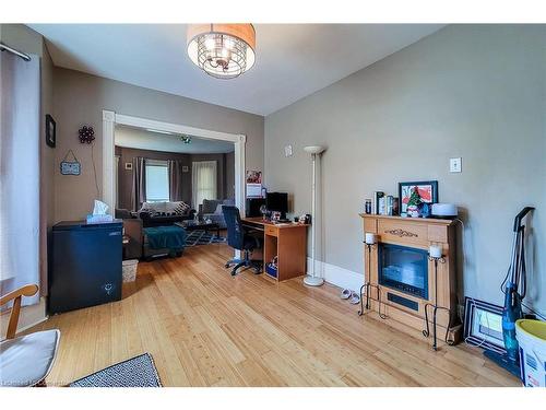 11 Carlton Street, St. Catharines, ON - Indoor