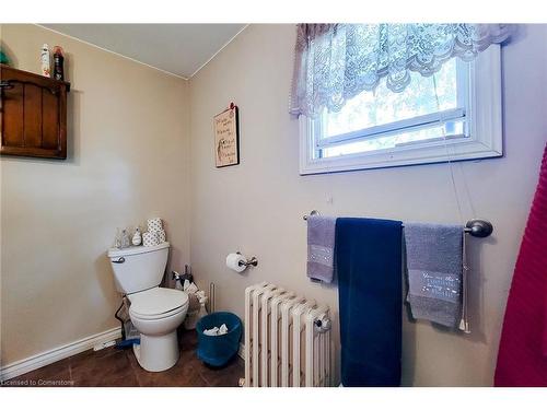 11 Carlton Street, St. Catharines, ON - Indoor Photo Showing Bathroom