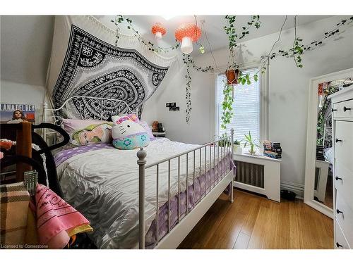 11 Carlton Street, St. Catharines, ON - Indoor Photo Showing Bedroom