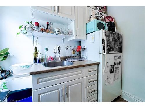 11 Carlton Street, St. Catharines, ON - Indoor Photo Showing Kitchen