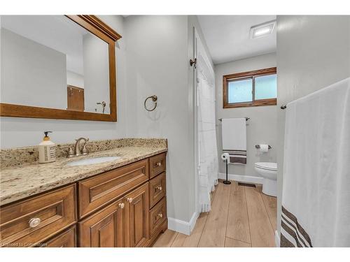 486 Winniett Street, Caledonia, ON - Indoor Photo Showing Bathroom