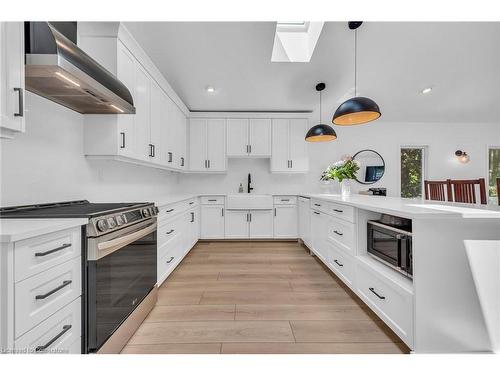 486 Winniett Street, Caledonia, ON - Indoor Photo Showing Kitchen With Upgraded Kitchen