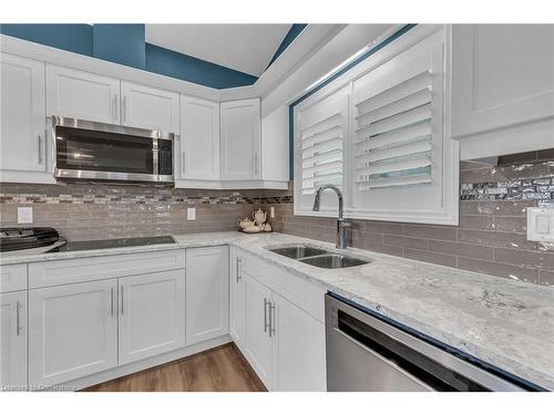 285 South Pelham Road, Welland, ON - Indoor Photo Showing Kitchen With Double Sink