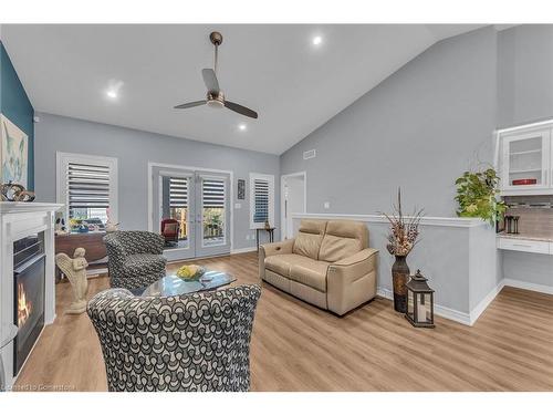 285 South Pelham Road, Welland, ON - Indoor Photo Showing Living Room With Fireplace