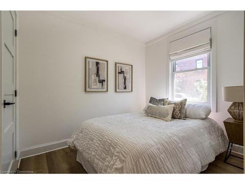 268 Hunter Street W, Hamilton, ON - Indoor Photo Showing Bedroom