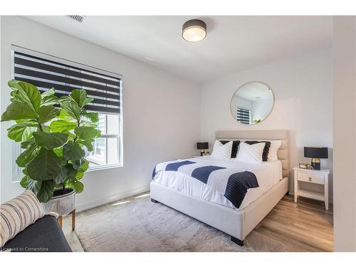 633-5055 Greenlane Road, Beamsville, ON - Indoor Photo Showing Bedroom