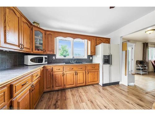 1586 Concession 6 Walpole Road, Jarvis, ON - Indoor Photo Showing Kitchen With Double Sink