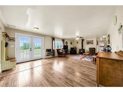 1586 Concession 6 Walpole Road, Jarvis, ON - Indoor Photo Showing Living Room