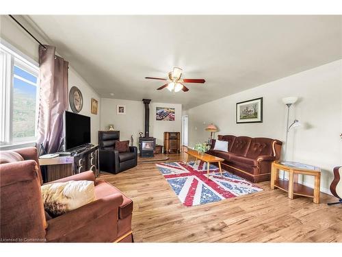 1586 Concession 6 Walpole Road, Jarvis, ON - Indoor Photo Showing Living Room