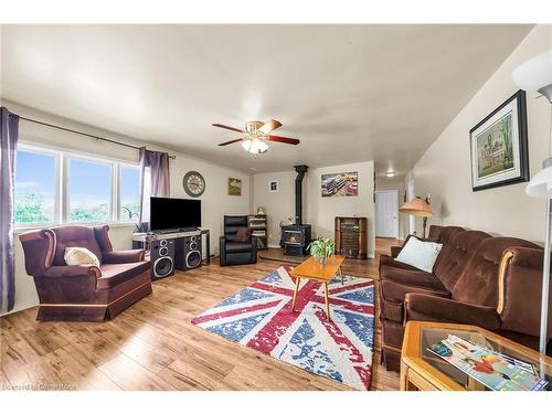 1586 Concession 6 Walpole Road, Jarvis, ON - Indoor Photo Showing Living Room