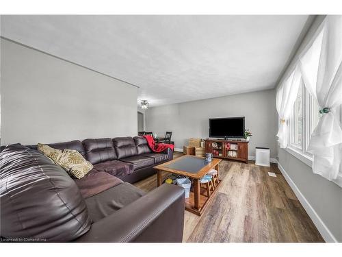 1419 Norfolk County 19 Road, Norfolk County, ON - Indoor Photo Showing Living Room