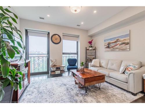 505-112 King Street E, Hamilton, ON - Indoor Photo Showing Living Room