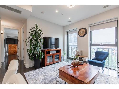 505-112 King Street E, Hamilton, ON - Indoor Photo Showing Living Room