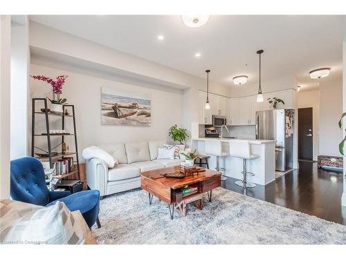 505-112 King Street E, Hamilton, ON - Indoor Photo Showing Living Room