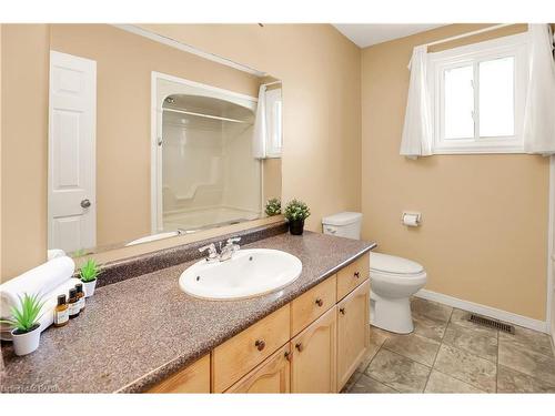 368 Station Street, West Lincoln, ON - Indoor Photo Showing Bathroom