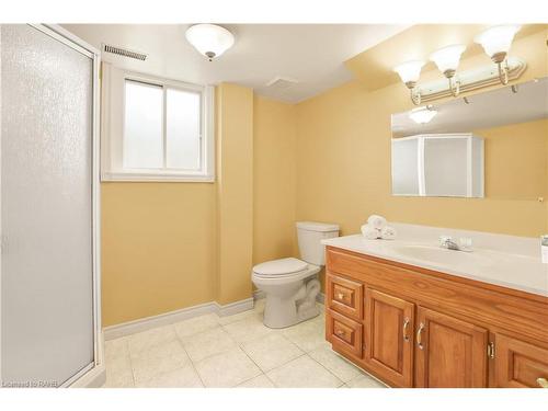 368 Station Street, West Lincoln, ON - Indoor Photo Showing Bathroom