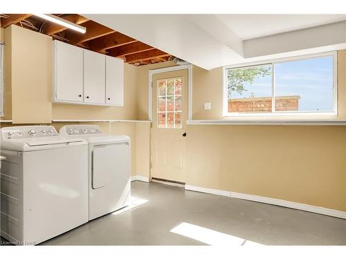 368 Station Street, West Lincoln, ON - Indoor Photo Showing Laundry Room