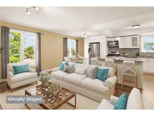 368 Station Street, West Lincoln, ON - Indoor Photo Showing Living Room