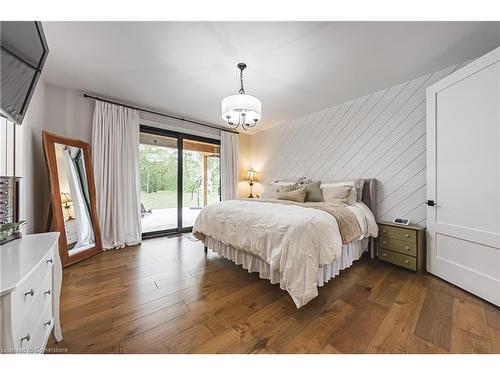 11 Cockshutt Road, Brantford, ON - Indoor Photo Showing Bedroom