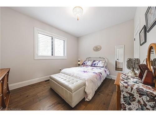 11 Cockshutt Road, Brantford, ON - Indoor Photo Showing Bedroom