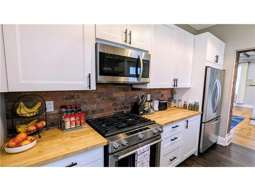 428 King William Street, Hamilton, ON - Indoor Photo Showing Kitchen With Stainless Steel Kitchen