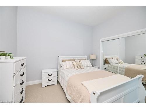 601-16 Concord Place, Grimsby, ON - Indoor Photo Showing Bedroom