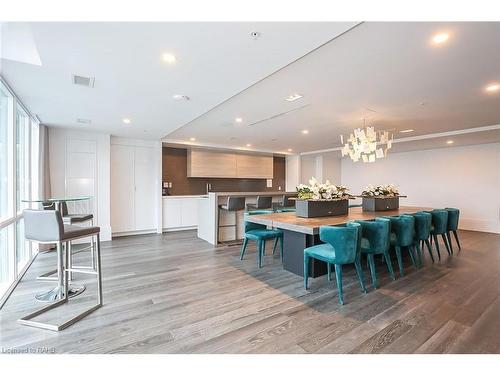 601-16 Concord Place, Grimsby, ON - Indoor Photo Showing Dining Room