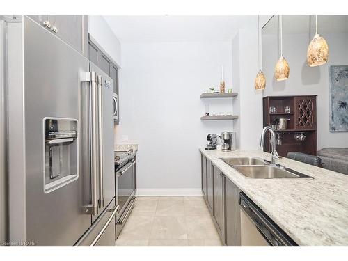 601-16 Concord Place, Grimsby, ON - Indoor Photo Showing Kitchen With Double Sink With Upgraded Kitchen