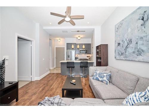 601-16 Concord Place, Grimsby, ON - Indoor Photo Showing Living Room