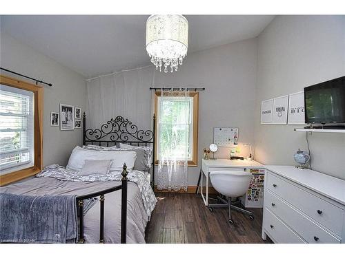 621 6Th Concession Road W, Millgrove, ON - Indoor Photo Showing Bedroom