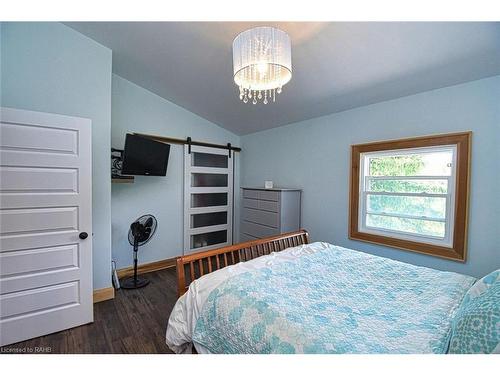 621 6Th Concession Road W, Millgrove, ON - Indoor Photo Showing Bedroom