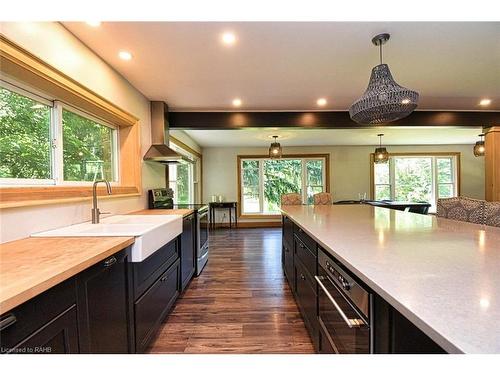 621 6Th Concession Road W, Millgrove, ON - Indoor Photo Showing Kitchen