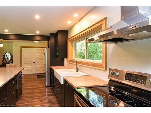 621 6Th Concession Road W, Millgrove, ON - Indoor Photo Showing Kitchen