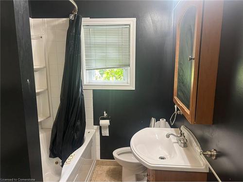 65 Strathcona Avenue S, Hamilton, ON - Indoor Photo Showing Bathroom