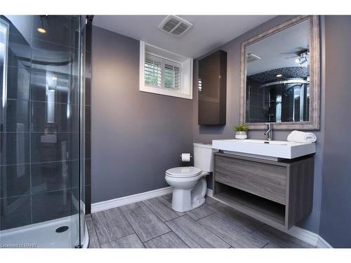 419 Sanatorium Road, Hamilton, ON - Indoor Photo Showing Bathroom