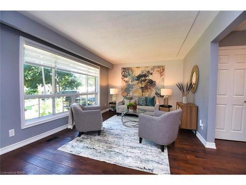 419 Sanatorium Road, Hamilton, ON - Indoor Photo Showing Living Room