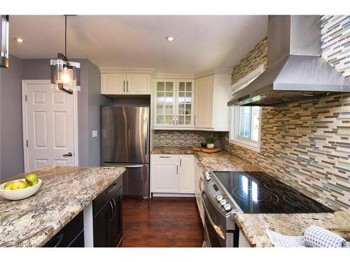 419 Sanatorium Road, Hamilton, ON - Indoor Photo Showing Kitchen With Stainless Steel Kitchen With Upgraded Kitchen