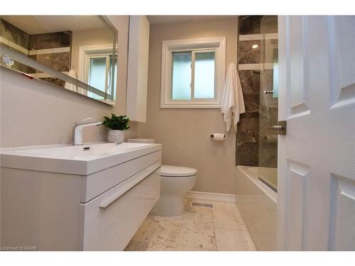 419 Sanatorium Road, Hamilton, ON - Indoor Photo Showing Bathroom